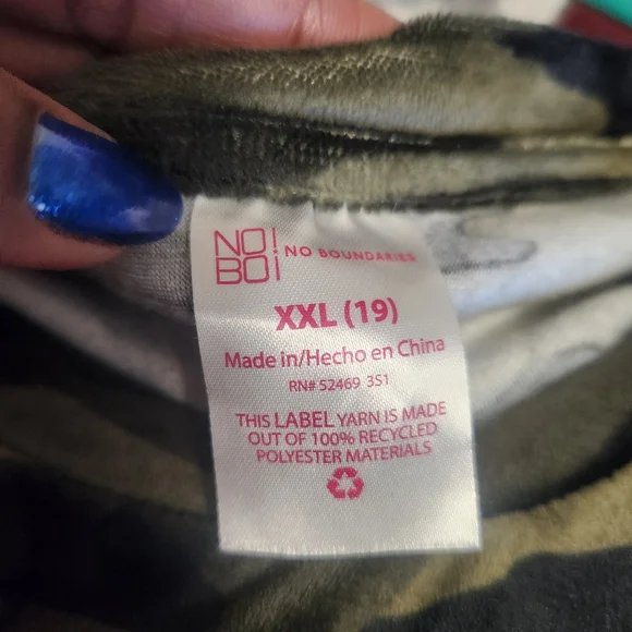 No boundaries crushed velvet camouflage crop long sleeve shirt. Size XXL (19) - Picture 7 of 8